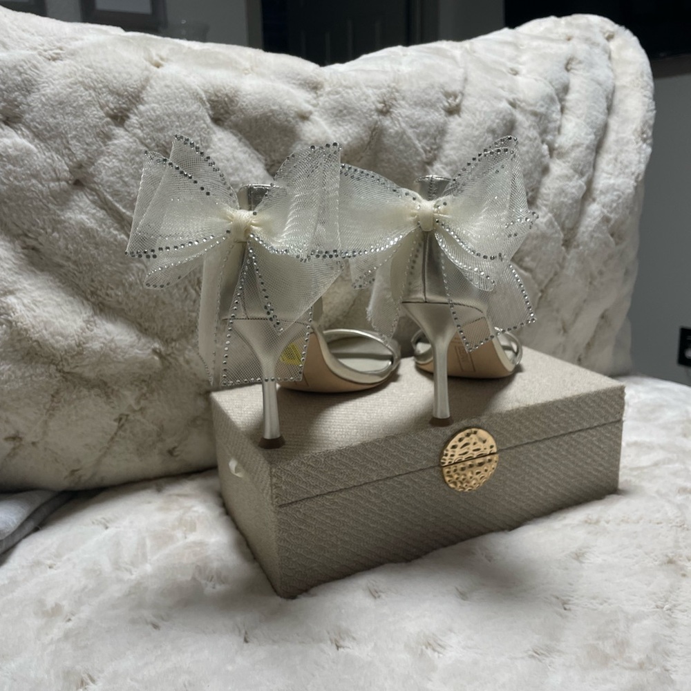 Chic White Bow Heels with Rhinestone Accents